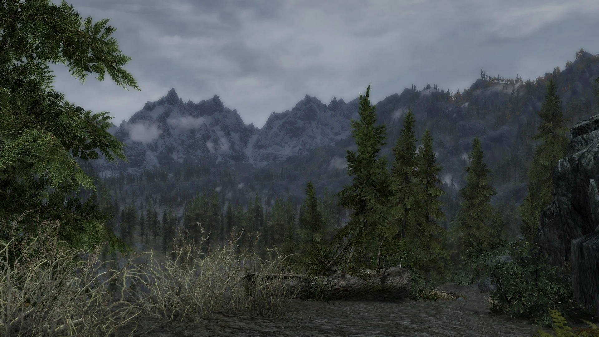 Random Landscape - Cloudy Eastmarch and some bonus shots at Skyrim ...