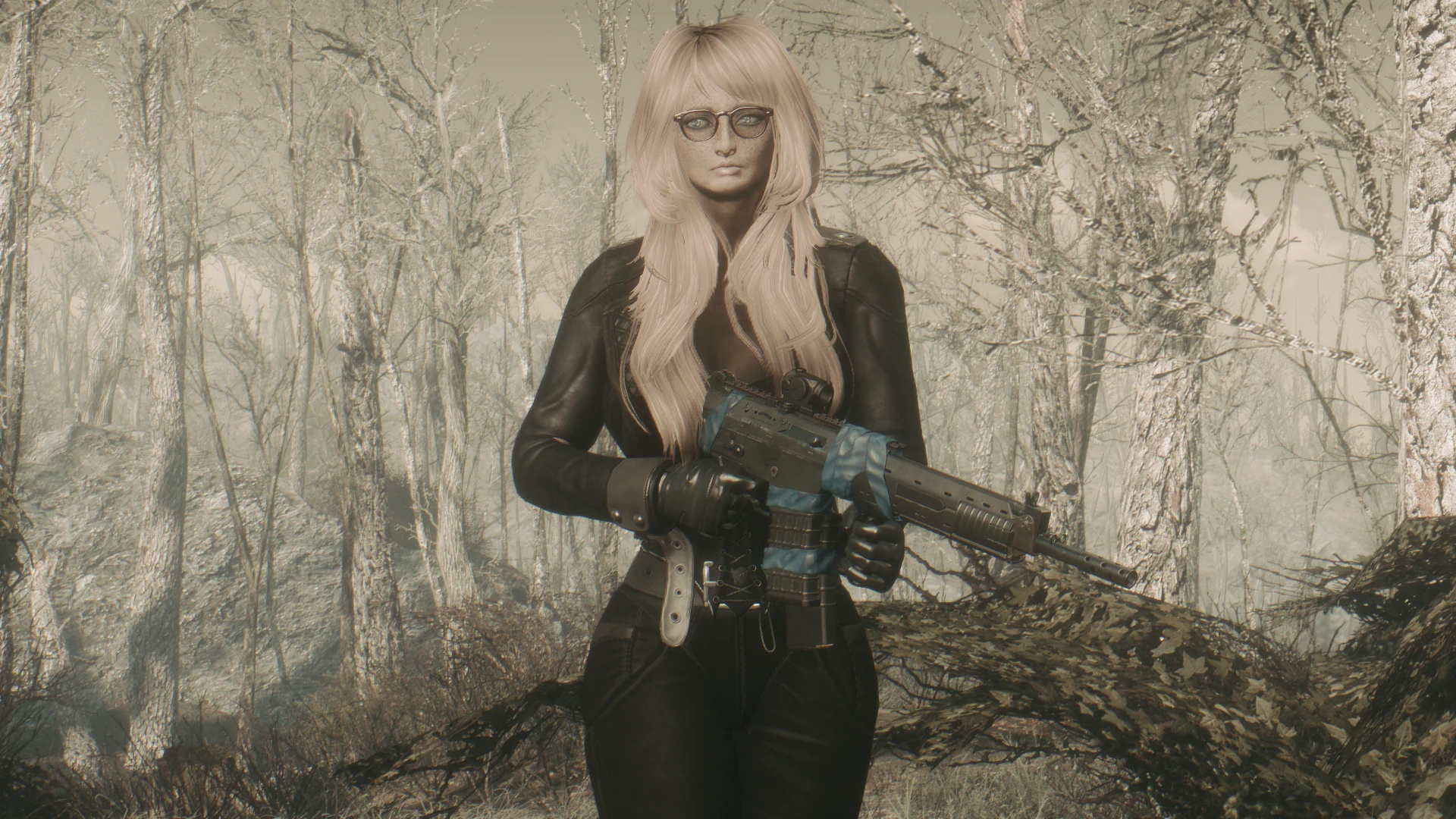  Silver Outfit  Mashing  at Fallout 4 Nexus Mods and 