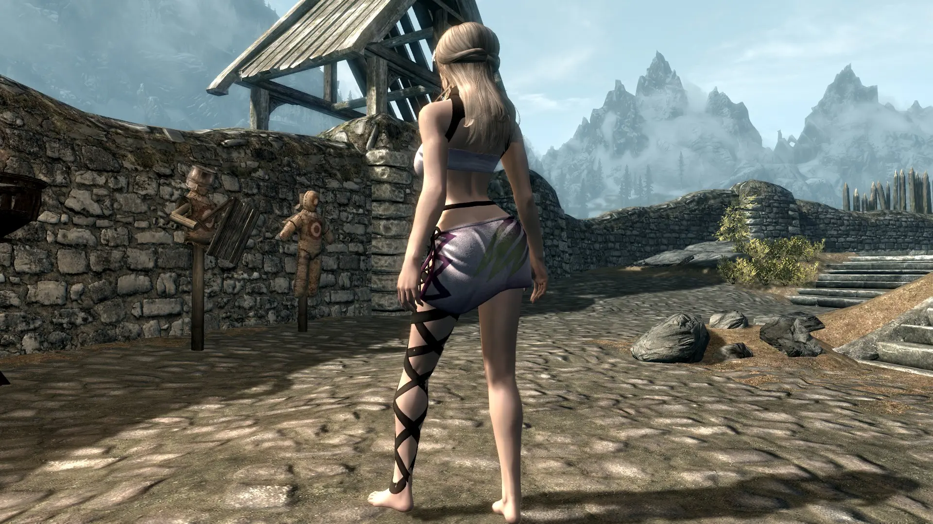 Скайрим cbbe тела. Skyrim CBBE. Скайрим 5 реплейсер CBBE. Skyrim outfit. Скайрим мод на ногу.