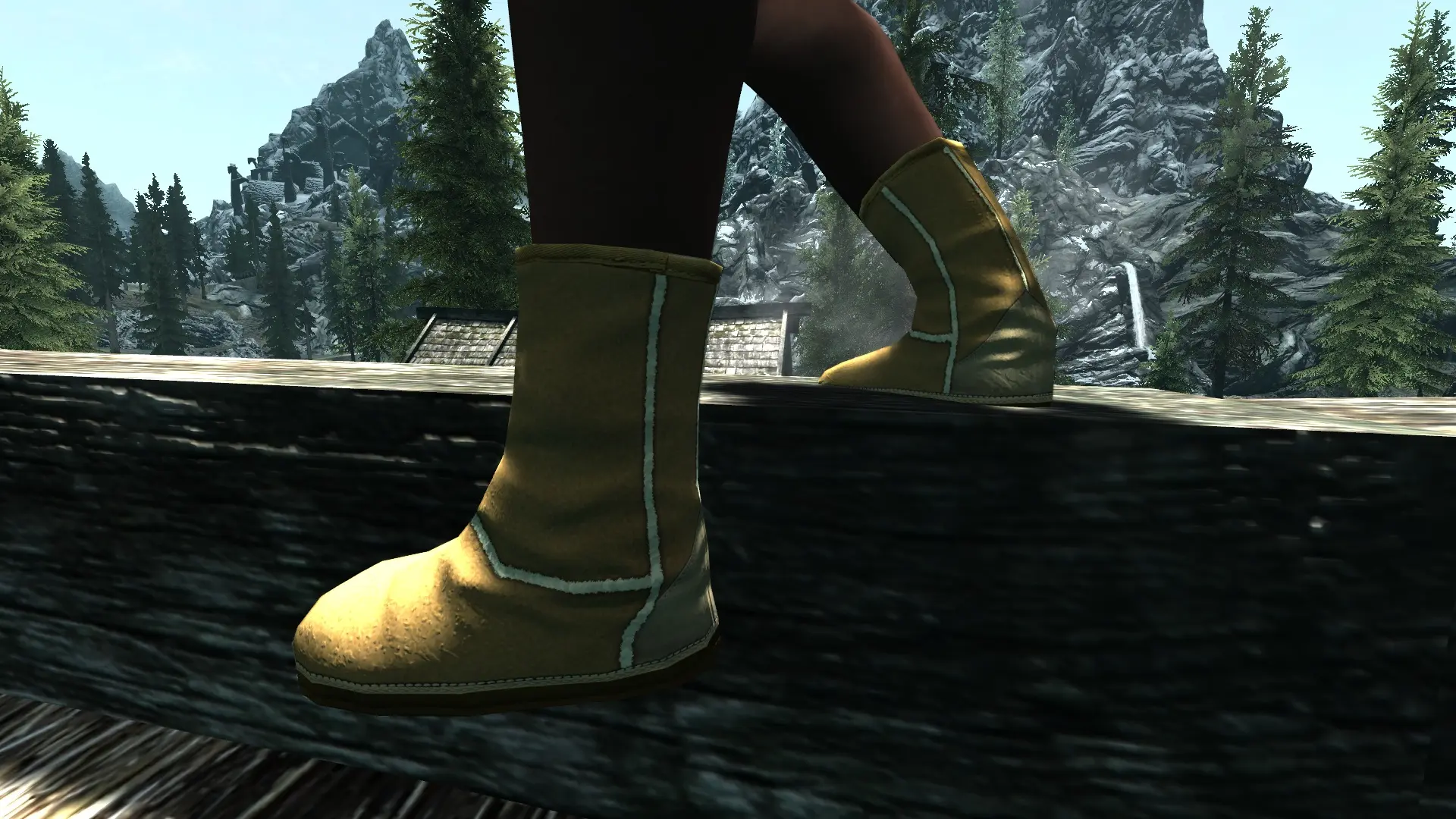 Трое сапог. Skyrim se сапоги. Меховые сапоги скайрим. Skyrim Rubber Boots. Сапоги ученика коллегии скайрим.