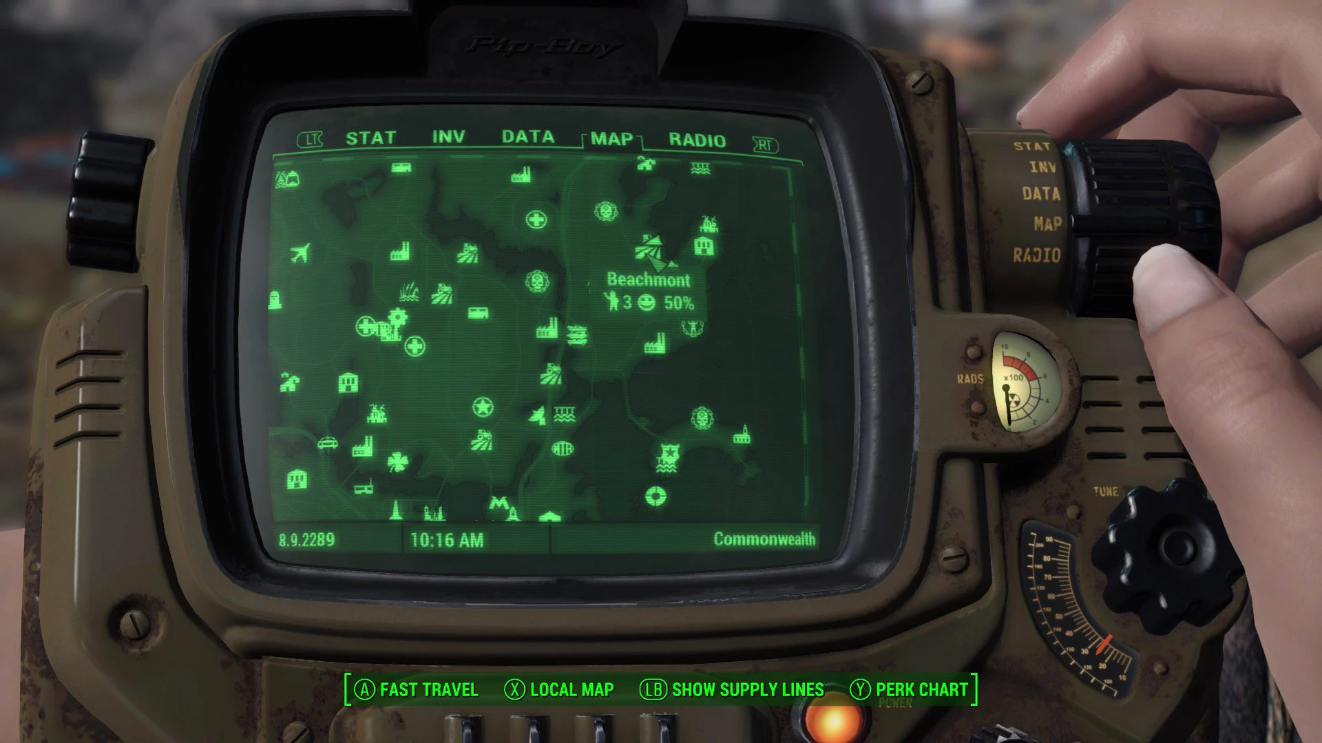 Какой год в фоллаут 4. Бластер чужих Fallout 4. Бластер чужих Fallout 3. Фоллаут 4 бластер чужих на карте. Наука фоллаут 4.