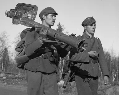 Finnish soldiers with Panzerschreck