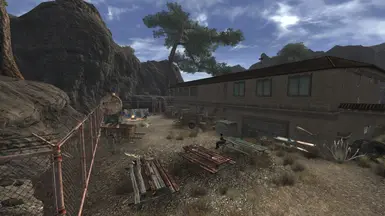 nice courtyard, much livelier and no more clipping!