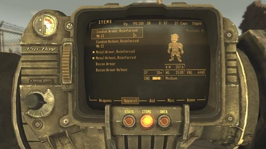 Mod, adds - and + next to the resistance of armor and next to the damage of weapons not equipped for comparison to weapons and armor equipped