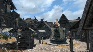View of the large statue now in Whiterun's market
