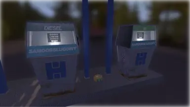 Przetłumaczone dystrybutory przy sklepie,