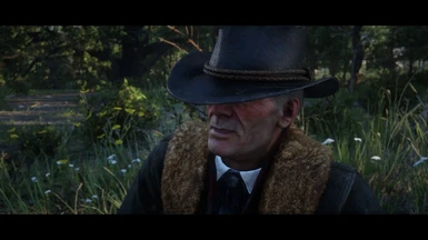 Hosea now wears Arthur's hat