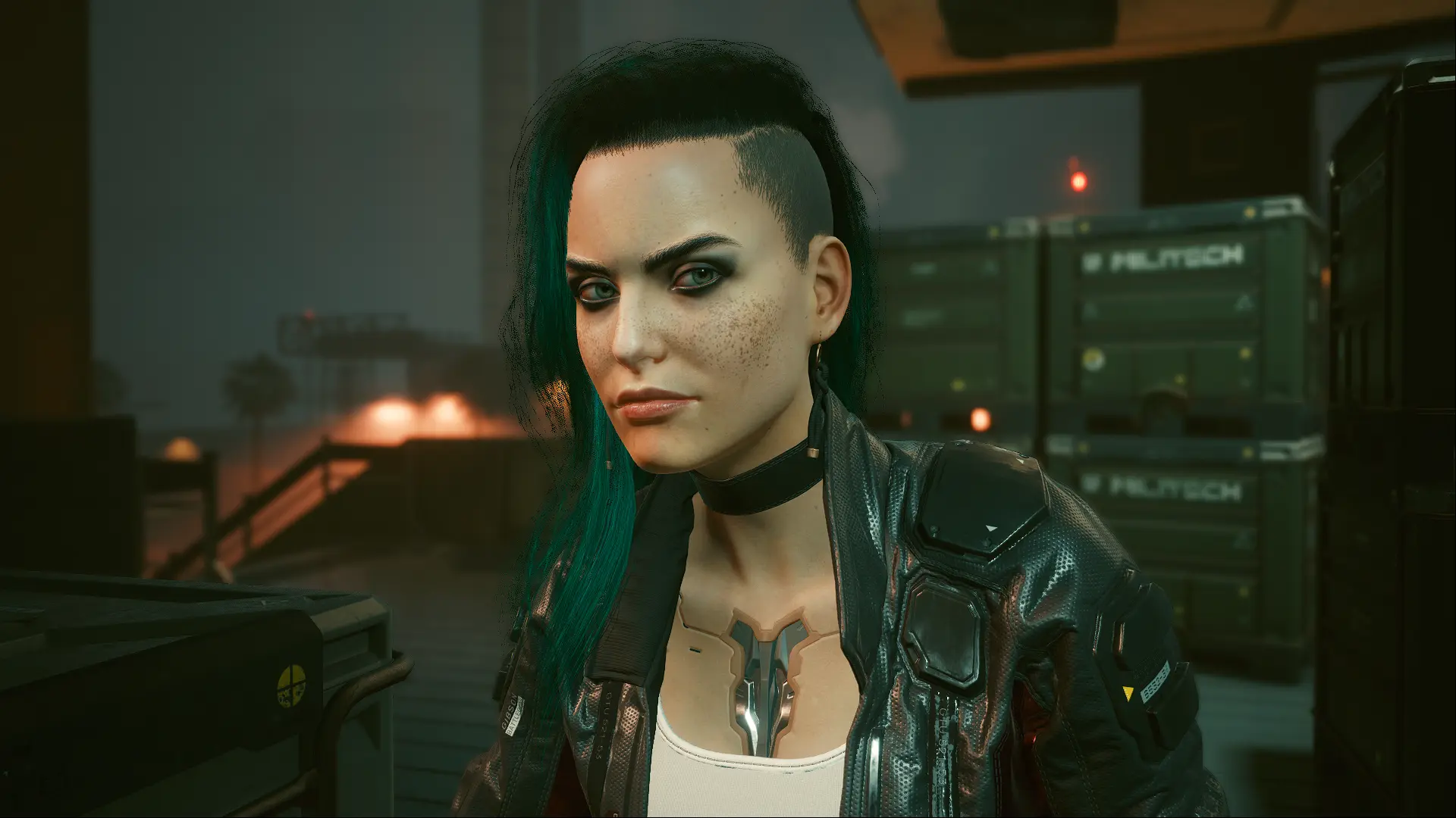 Cyberpunk body mod. Роуг Cyberpunk 2077. Cyberpunk 2077 бестия молодая. Cyberpunk 2077 бестия. Бестия киберпанк 2077 молодая.