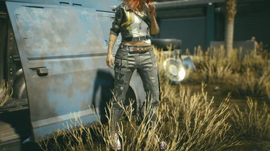 Rockergirl includes a pair of sneakers and Nancy's cargo pants, as well as a host of belts and a machete on her thigh!