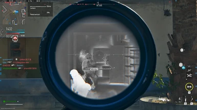 On - V4 - there is a enemy player with the ghost perk black in black