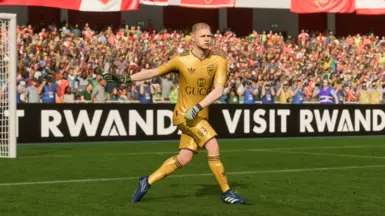 Arsenal Gucci GK Kit Gold
