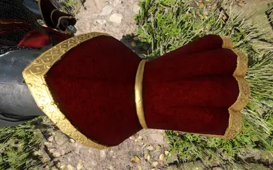 Gauntlets Red Gold