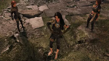 840_Expedition Outfit (Default) - Lune has two gauntlets instead of just one.